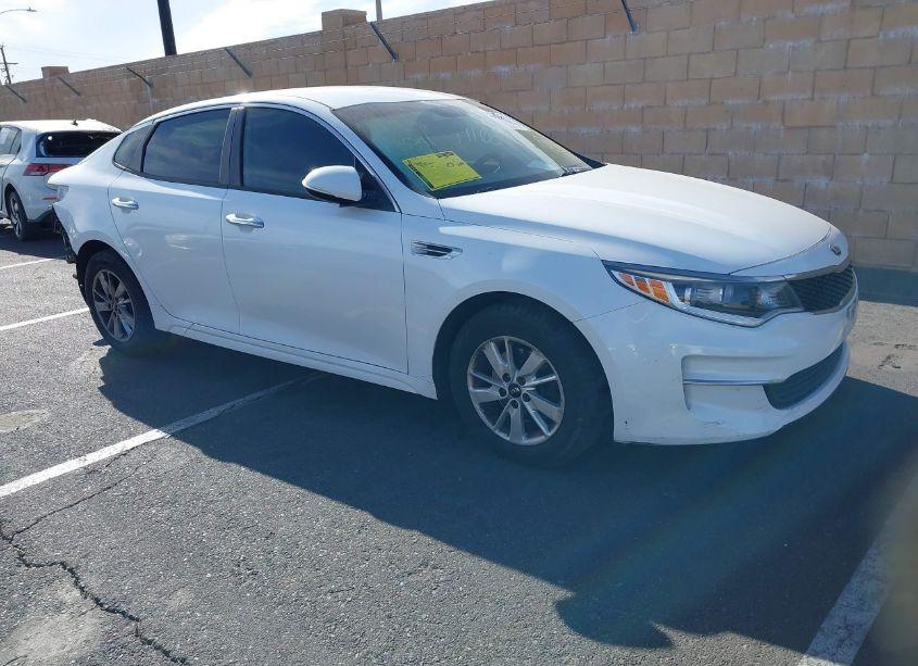 2018 Kia Optima LX (VIN 5XXGT4L39JG195325) main photo