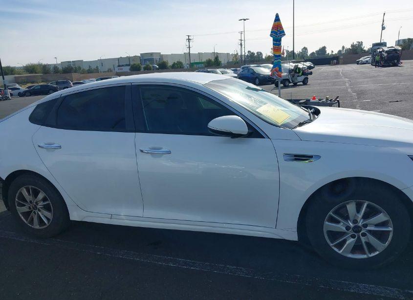 Photo 14 of 2018 Kia Optima LX (VIN 5XXGT4L39JG195325)