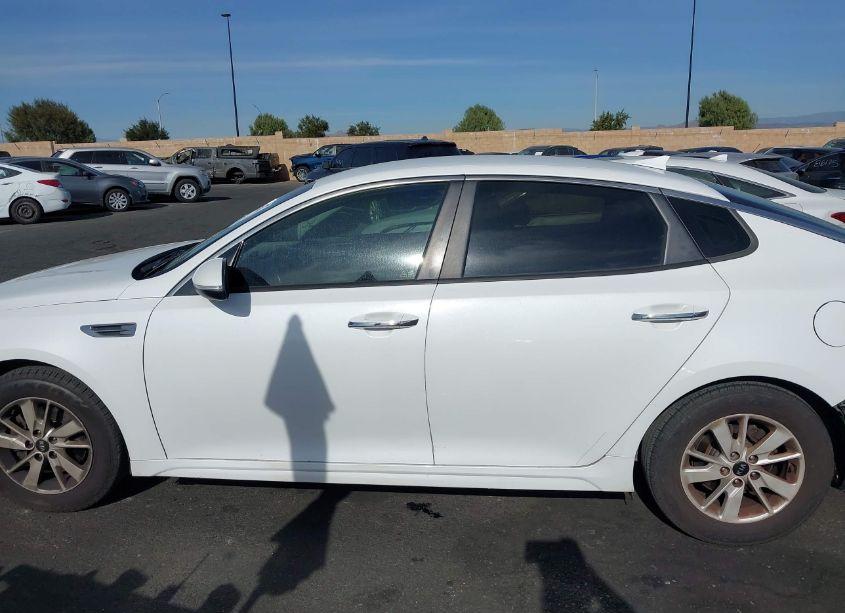 Photo 15 of 2018 Kia Optima LX (VIN 5XXGT4L39JG195325)