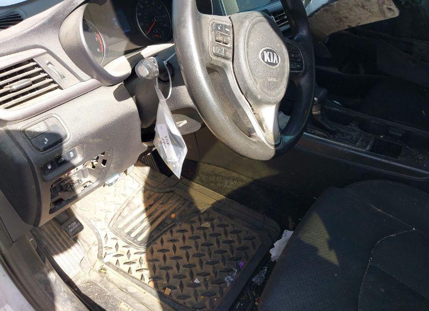 Photo 18 of 2018 Kia Optima LX (VIN 5XXGT4L39JG195325)