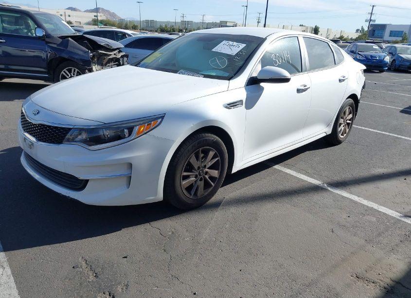 Photo 2 of 2018 Kia Optima LX (VIN 5XXGT4L39JG195325)