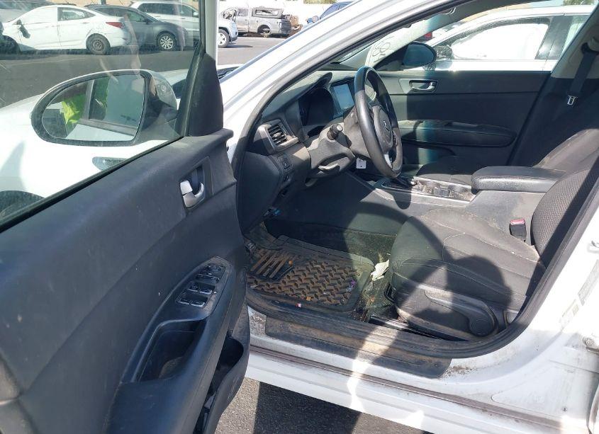 Photo 5 of 2018 Kia Optima LX (VIN 5XXGT4L39JG195325)