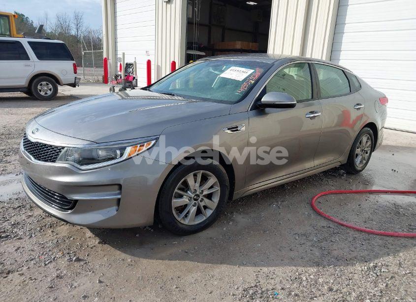 Photo 2 of 2018 Kia Optima LX (VIN 5XXGT4L39JG199326)