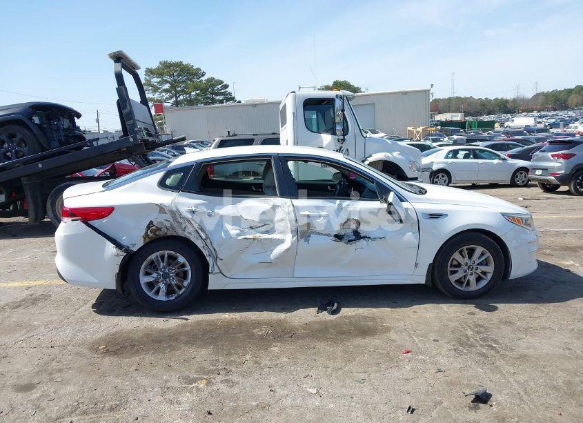Photo 13 of 2018 Kia Optima LX (VIN 5XXGT4L39JG200457)