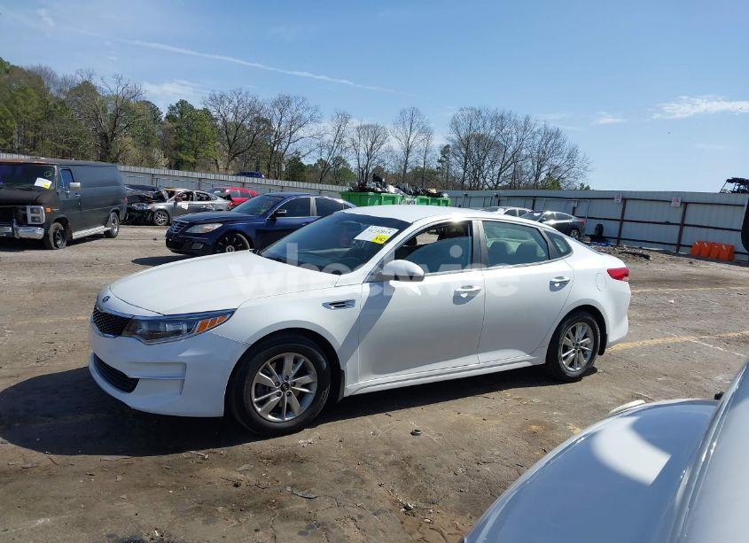 Photo 14 of 2018 Kia Optima LX (VIN 5XXGT4L39JG200457)