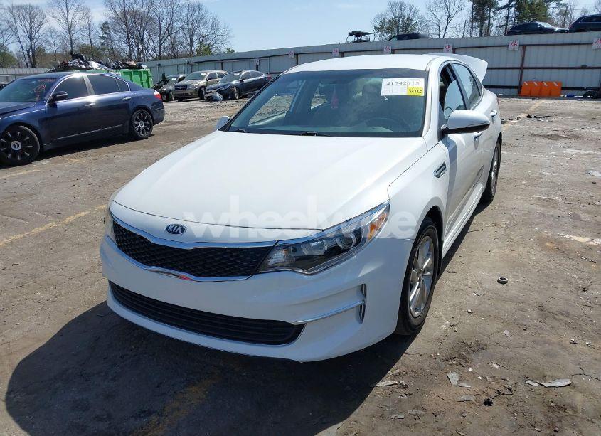 Photo 2 of 2018 Kia Optima LX (VIN 5XXGT4L39JG200457)