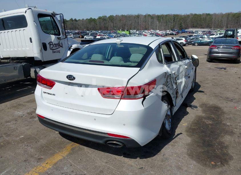 Photo 4 of 2018 Kia Optima LX (VIN 5XXGT4L39JG200457)
