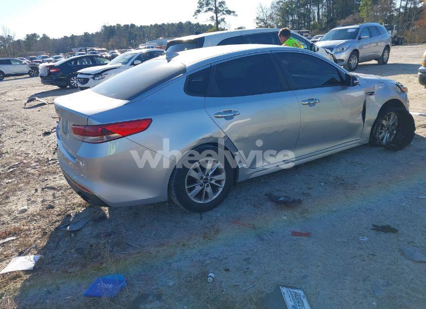 Photo 4 of 2018 Kia Optima LX (VIN 5XXGT4L39JG212527)