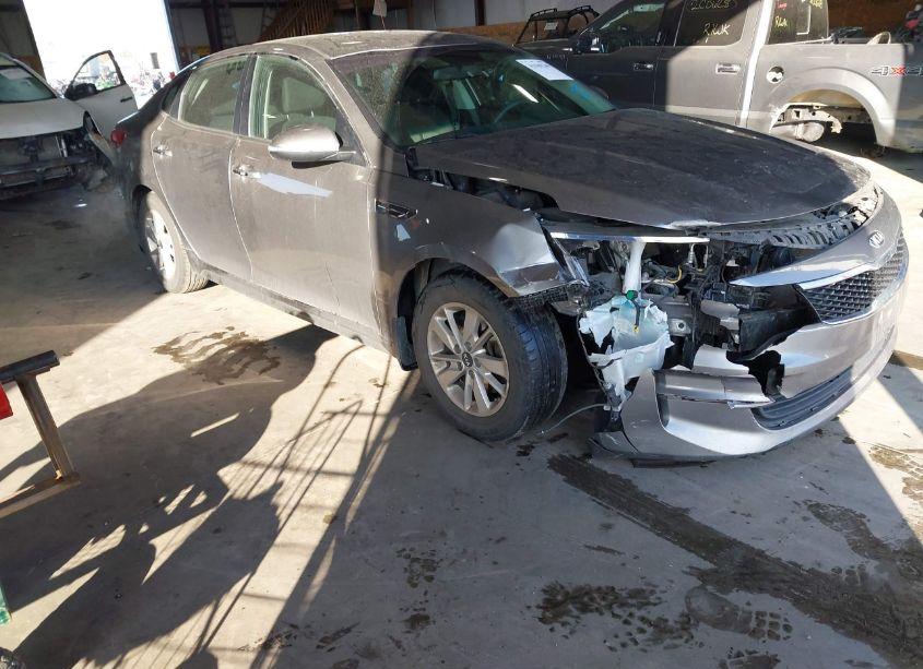 2018 Kia Optima LX (VIN 5XXGT4L39JG228601) main photo