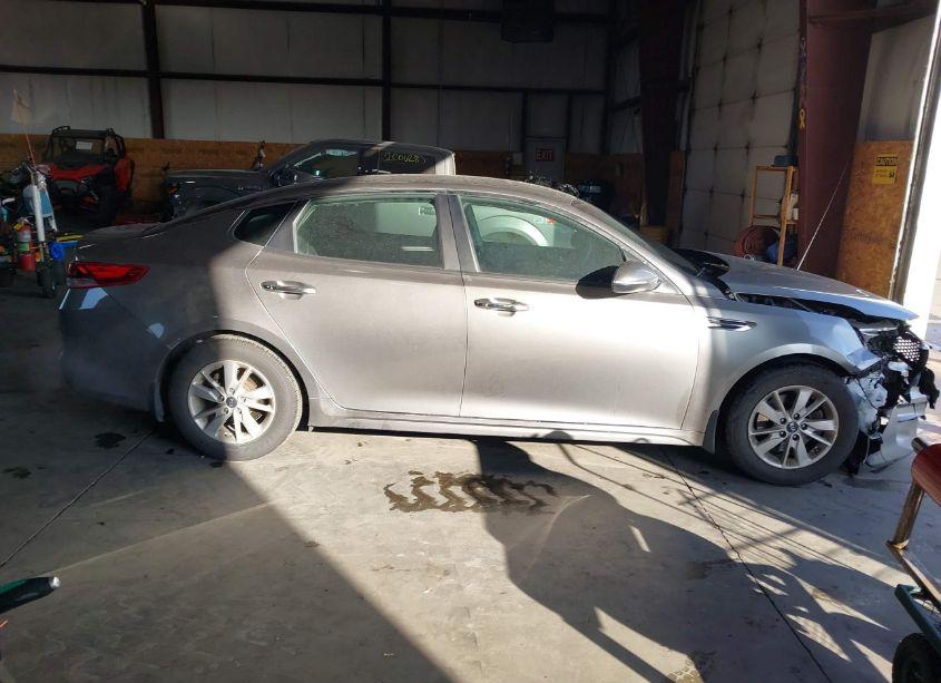 Photo 13 of 2018 Kia Optima LX (VIN 5XXGT4L39JG228601)