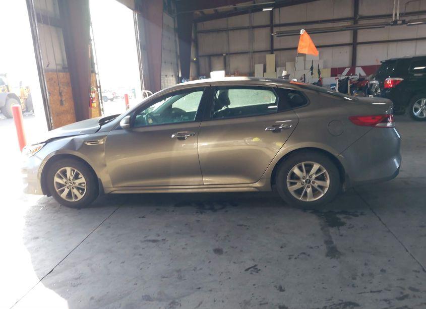 Photo 14 of 2018 Kia Optima LX (VIN 5XXGT4L39JG228601)