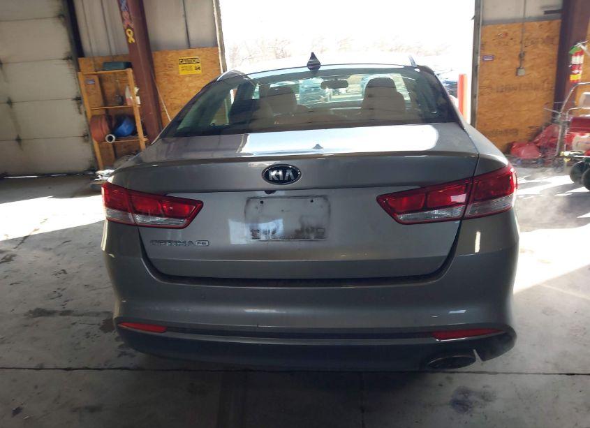 Photo 16 of 2018 Kia Optima LX (VIN 5XXGT4L39JG228601)