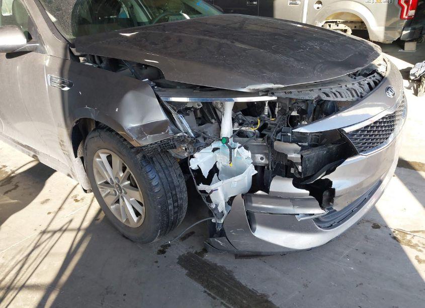 Photo 6 of 2018 Kia Optima LX (VIN 5XXGT4L39JG228601)