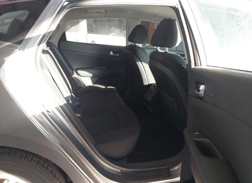 Photo 8 of 2018 Kia Optima LX (VIN 5XXGT4L39JG228601)