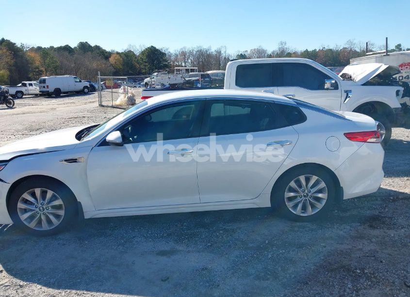 Photo 14 of 2018 Kia Optima LX (VIN 5XXGT4L39JG256348)