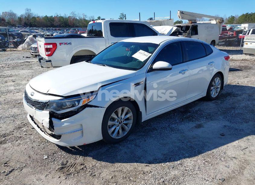 Photo 2 of 2018 Kia Optima LX (VIN 5XXGT4L39JG256348)