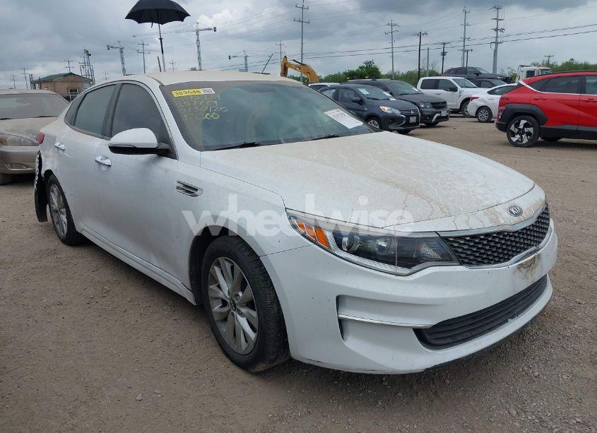 2018 Kia Optima LX (VIN 5XXGT4L39JG257774) main photo