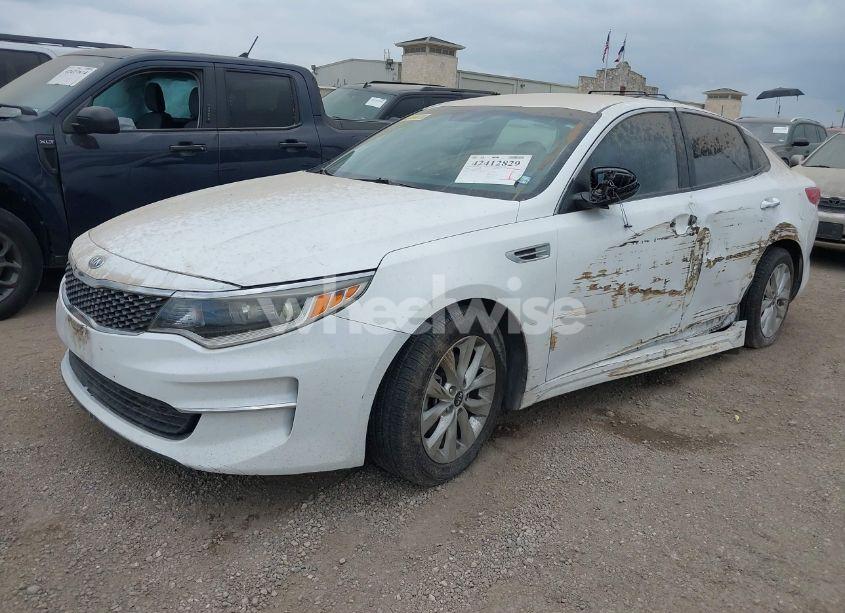 Photo 2 of 2018 Kia Optima LX (VIN 5XXGT4L39JG257774)