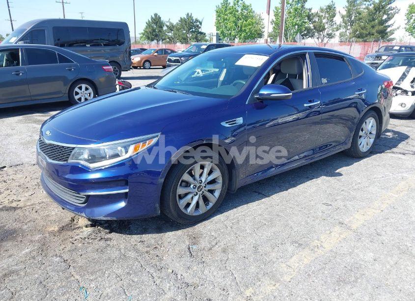 Photo 2 of 2018 Kia Optima LX (VIN 5XXGT4L39JG267138)