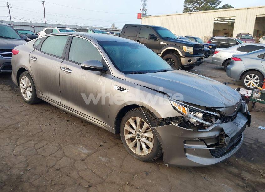 2018 Kia Optima LX (VIN 5XXGT4L39JG269147) main photo