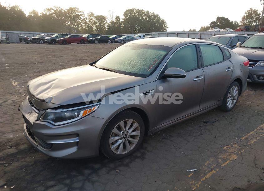 Photo 2 of 2018 Kia Optima LX (VIN 5XXGT4L39JG269147)