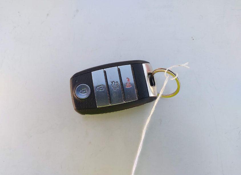 Photo 11 of 2019 Kia Optima S (VIN 5XXGT4L39KG287553)