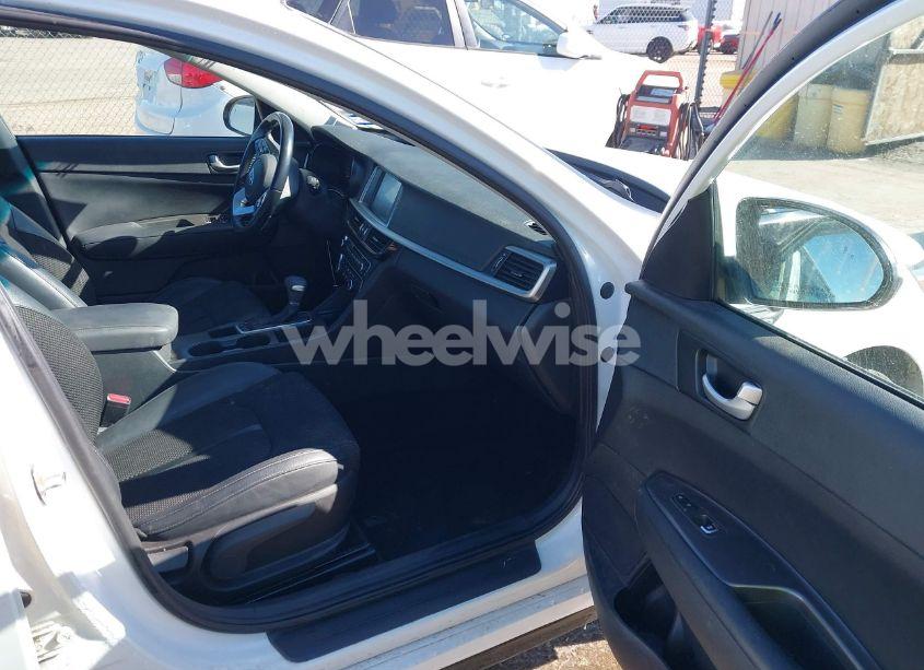 Photo 5 of 2019 Kia Optima S (VIN 5XXGT4L39KG296267)