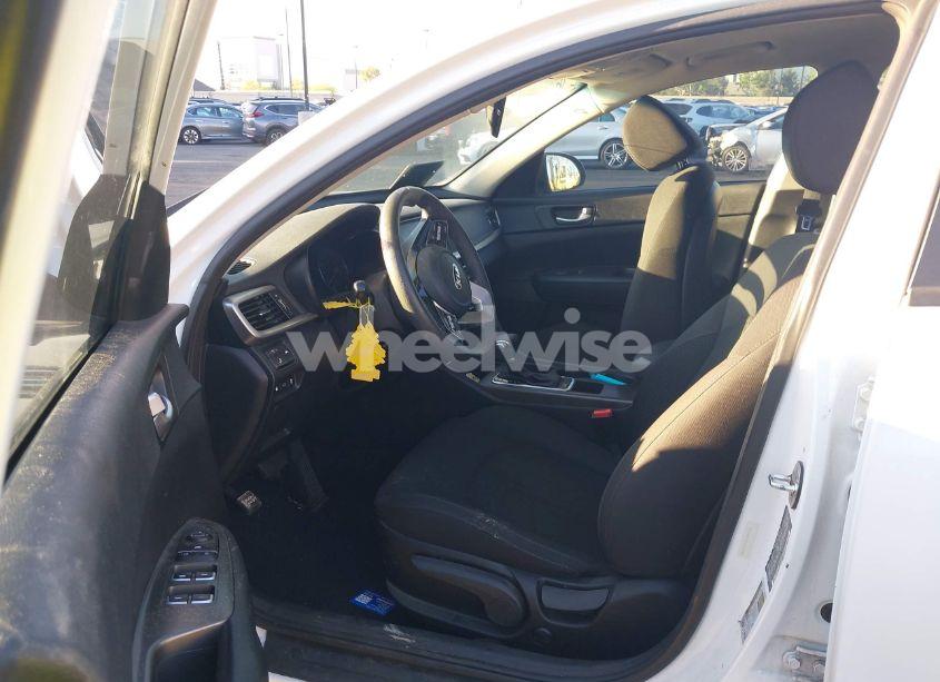 Photo 5 of 2019 Kia Optima LX (VIN 5XXGT4L39KG311785)