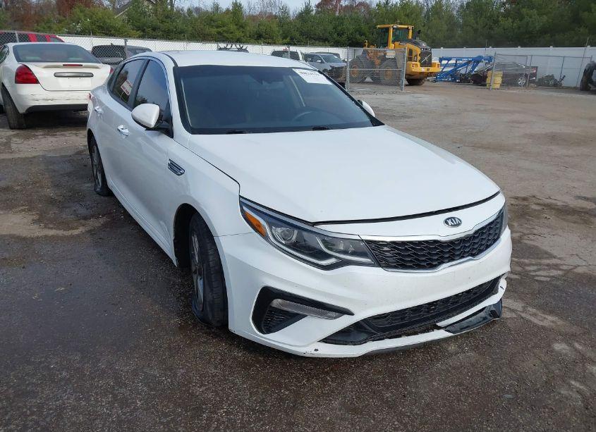 2019 Kia Optima LX (VIN 5XXGT4L39KG323743) main photo