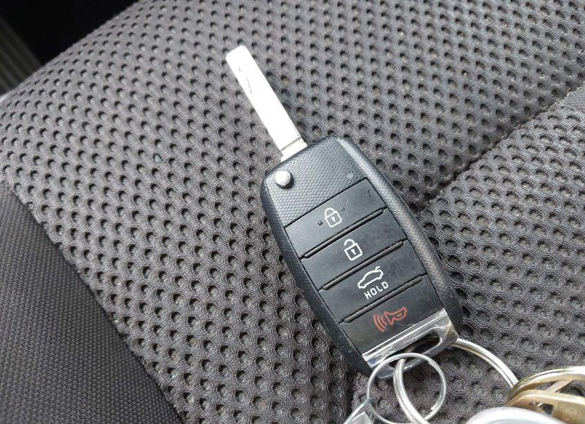 Photo 11 of 2019 Kia Optima LX (VIN 5XXGT4L39KG323743)