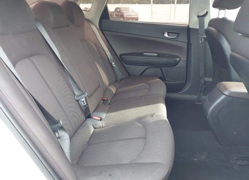 Photo 8 of 2019 Kia Optima LX (VIN 5XXGT4L39KG323743)