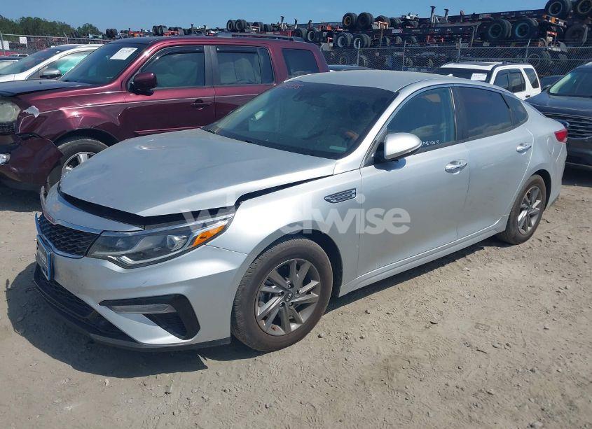 Photo 2 of 2019 Kia Optima LX (VIN 5XXGT4L39KG340865)