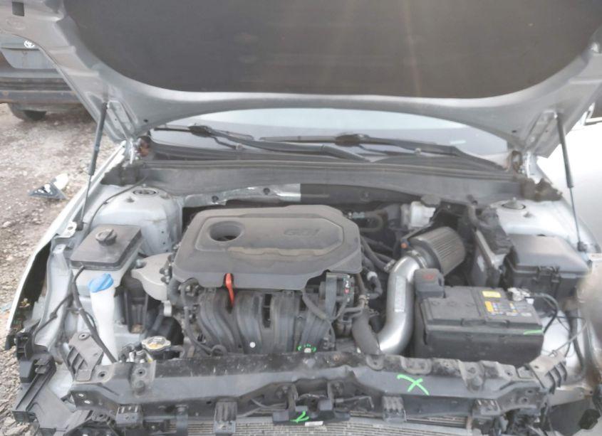 Photo 10 of 2019 Kia Optima LX (VIN 5XXGT4L39KG340896)