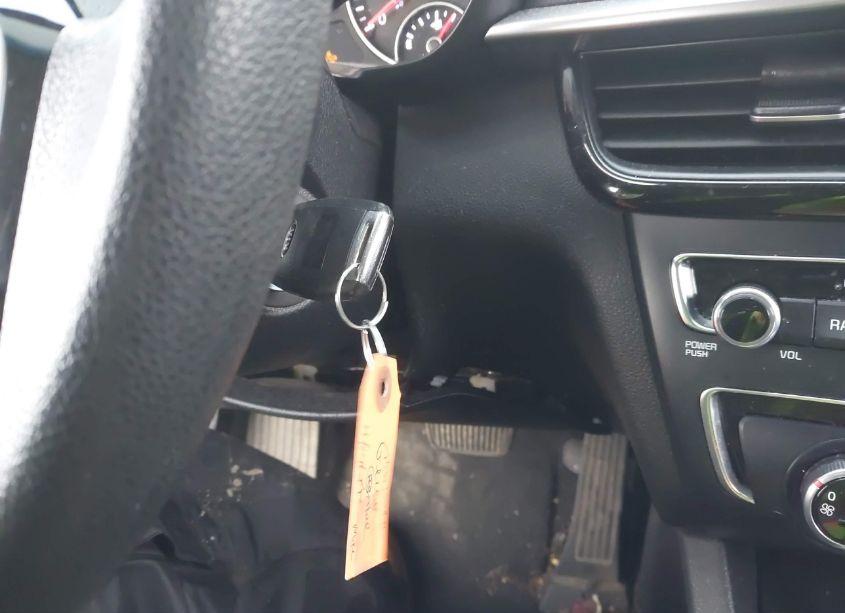 Photo 11 of 2019 Kia Optima LX (VIN 5XXGT4L39KG340896)