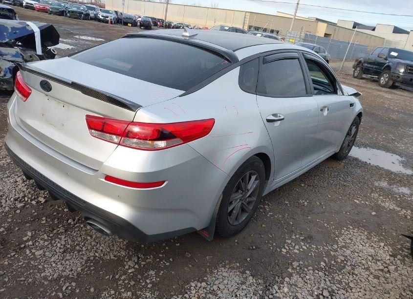 Photo 4 of 2019 Kia Optima LX (VIN 5XXGT4L39KG340896)
