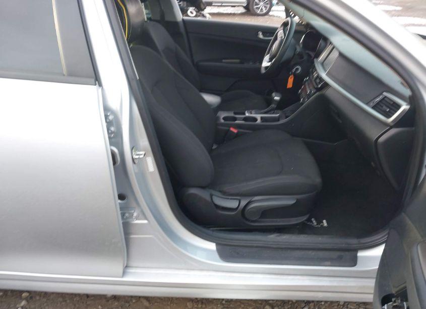 Photo 5 of 2019 Kia Optima LX (VIN 5XXGT4L39KG340896)