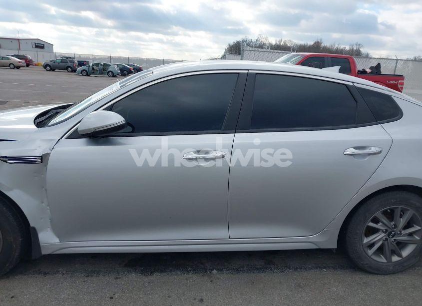 Photo 14 of 2019 Kia Optima LX (VIN 5XXGT4L39KG341935)