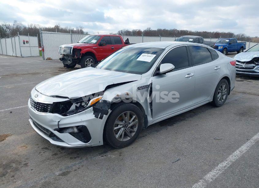 Photo 2 of 2019 Kia Optima LX (VIN 5XXGT4L39KG341935)