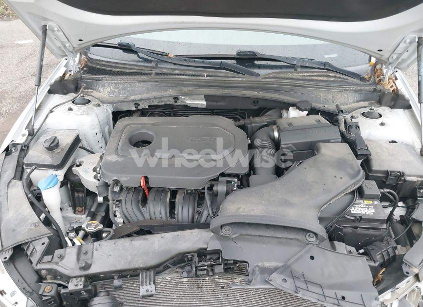 Photo 10 of 2019 Kia Optima LX (VIN 5XXGT4L39KG350246)