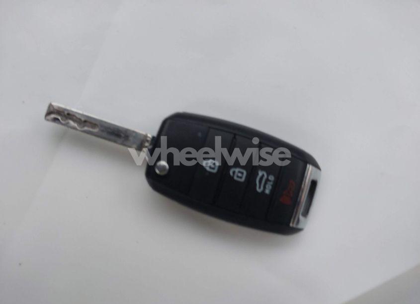 Photo 11 of 2019 Kia Optima LX (VIN 5XXGT4L39KG350246)