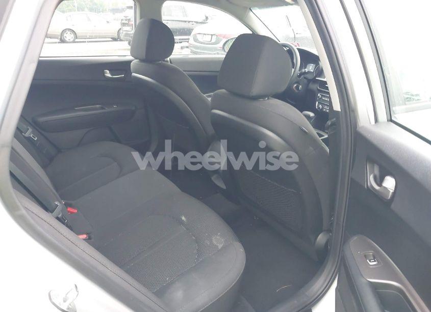 Photo 8 of 2019 Kia Optima LX (VIN 5XXGT4L39KG350246)