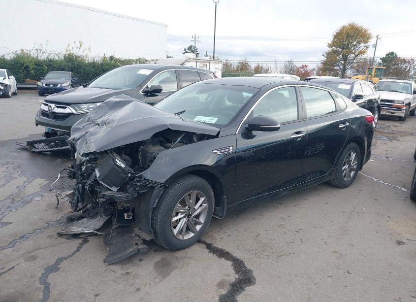 Photo 2 of 2019 Kia Optima LX (VIN 5XXGT4L39KG352613)