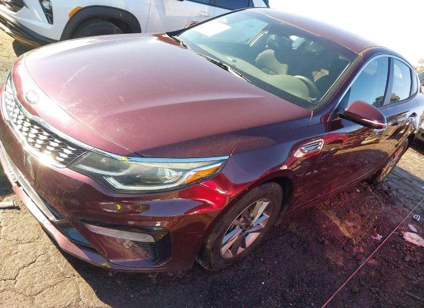 Photo 2 of 2019 Kia Optima LX (VIN 5XXGT4L39KG377852)