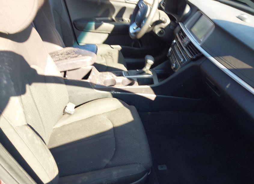 Photo 5 of 2019 Kia Optima LX (VIN 5XXGT4L39KG377852)