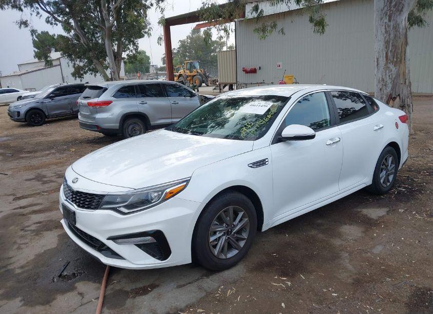Photo 2 of 2020 Kia Optima LX (VIN 5XXGT4L39LG402735)