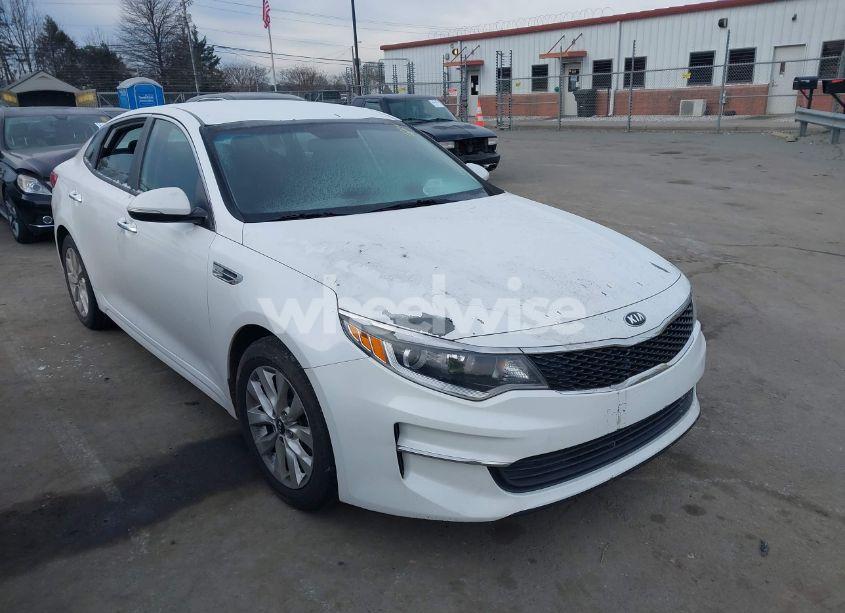2016 Kia Optima LX (VIN 5XXGT4L3XGG001751) main photo