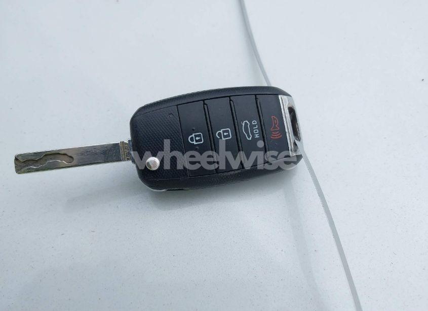 Photo 11 of 2016 Kia Optima LX (VIN 5XXGT4L3XGG001751)