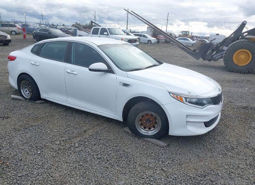 2016 Kia Optima LX (VIN 5XXGT4L3XGG002561) main photo