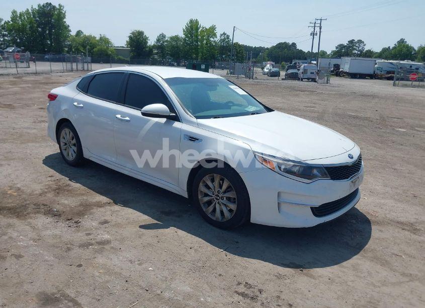 2016 Kia Optima LX (VIN 5XXGT4L3XGG009882) main photo