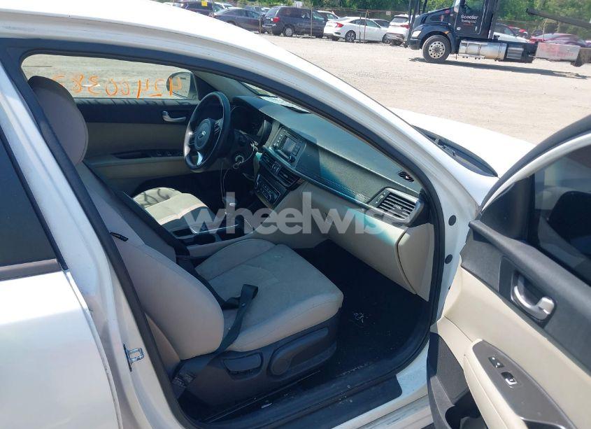 Photo 5 of 2016 Kia Optima LX (VIN 5XXGT4L3XGG009882)